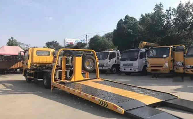 兰坪汽车中途维修案例
