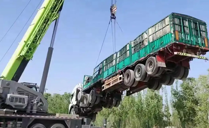 兰坪道路脱困救援案例
